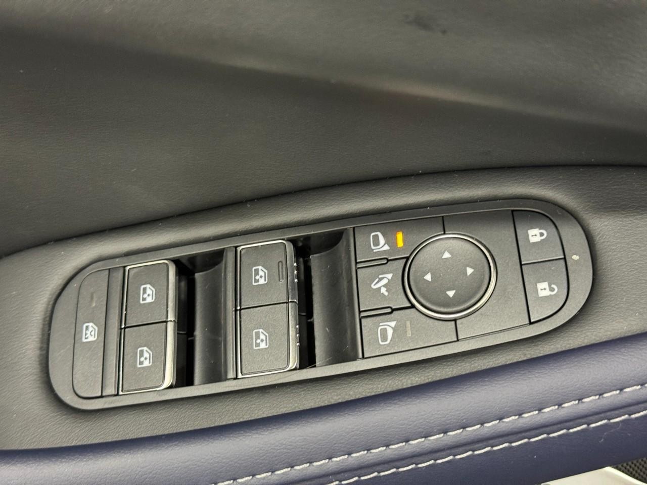 INFINITI QX60 Vehicle Full-screen Gallery Image 26