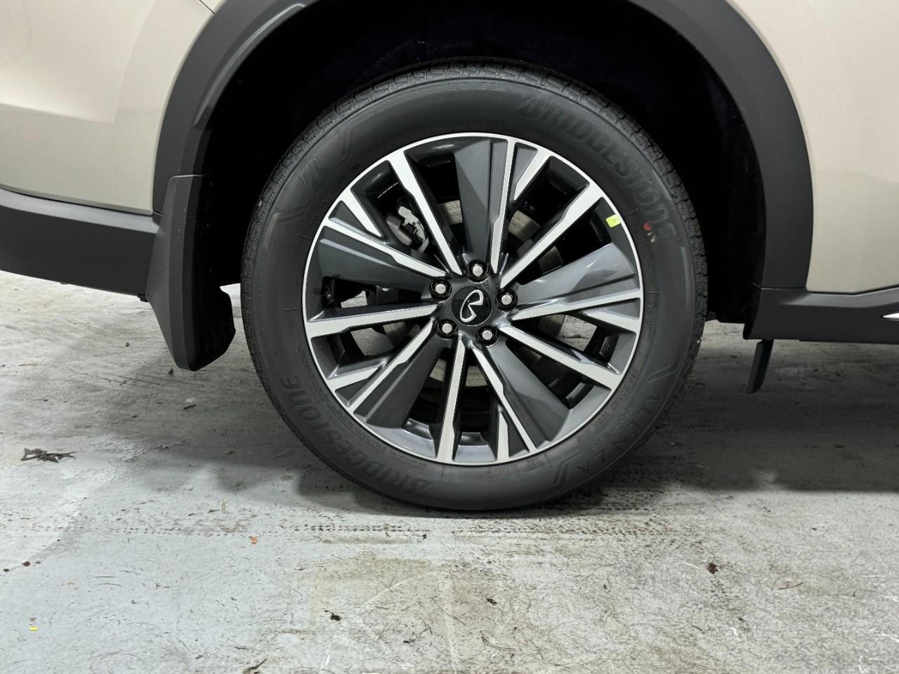 INFINITI QX60 Vehicle Full-screen Gallery Image 5