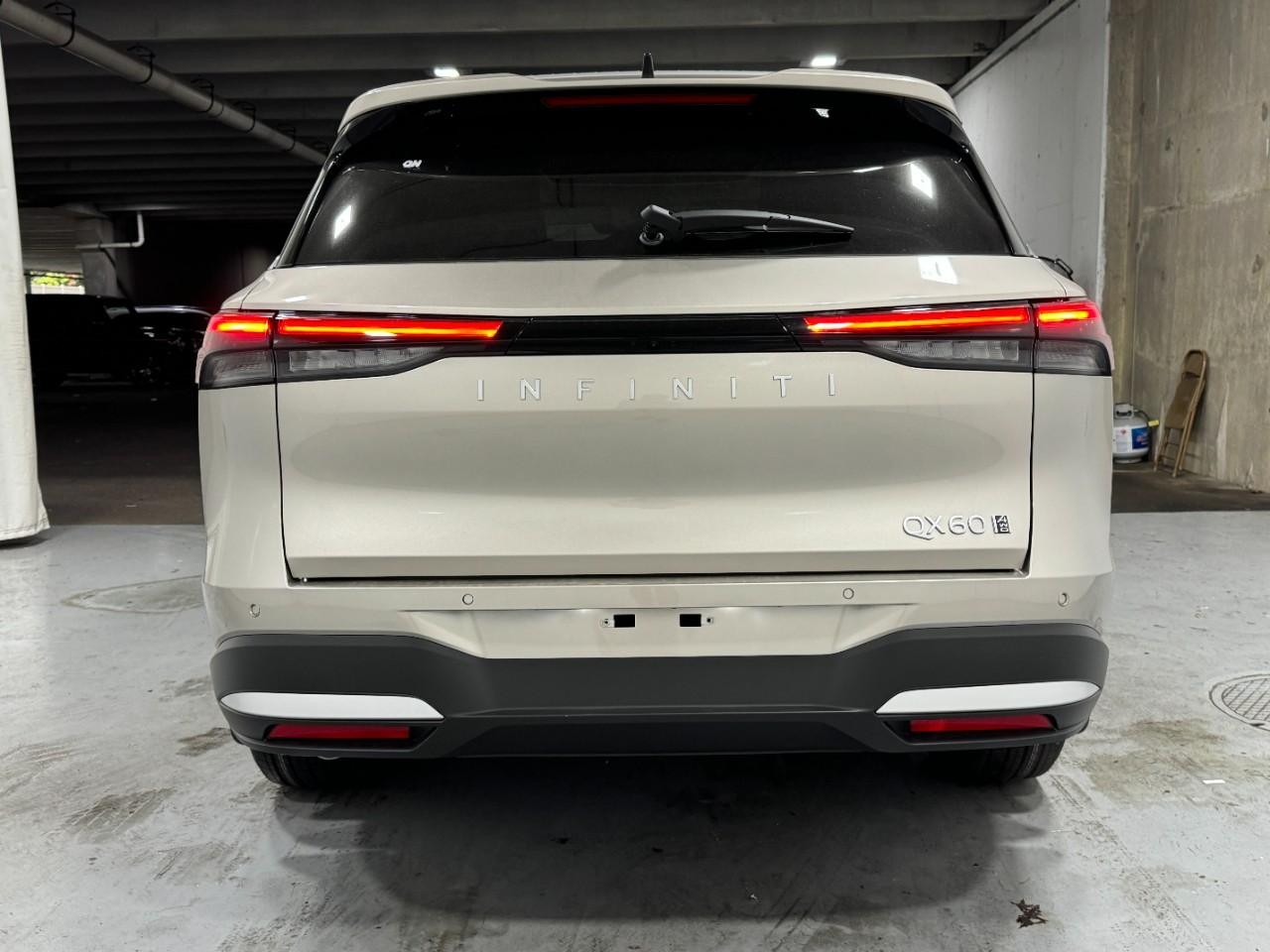 INFINITI QX60 Vehicle Full-screen Gallery Image 10