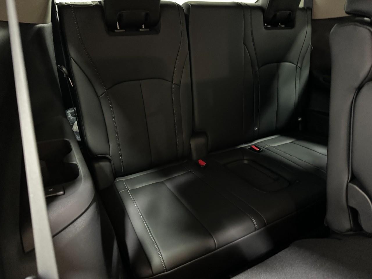 INFINITI QX60 Vehicle Full-screen Gallery Image 11