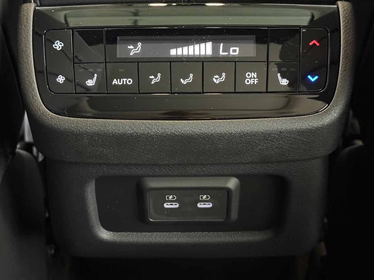 INFINITI QX60 Vehicle Full-screen Gallery Image 13