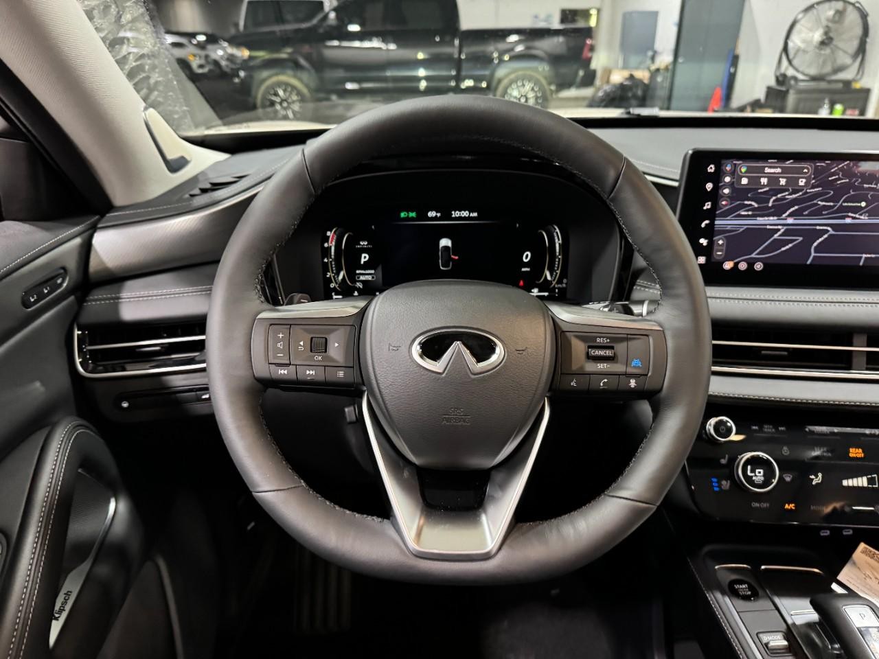 INFINITI QX60 Vehicle Full-screen Gallery Image 16