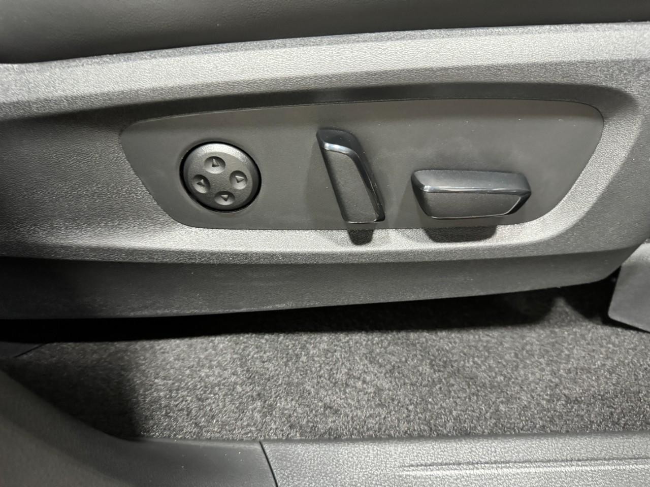 INFINITI QX60 Vehicle Full-screen Gallery Image 23