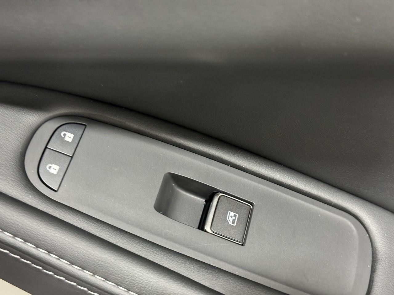 INFINITI QX60 Vehicle Full-screen Gallery Image 24