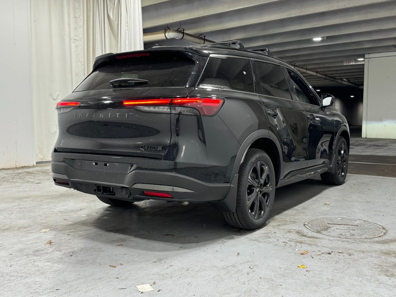 INFINITI QX60 Vehicle Full-screen Gallery Image 4