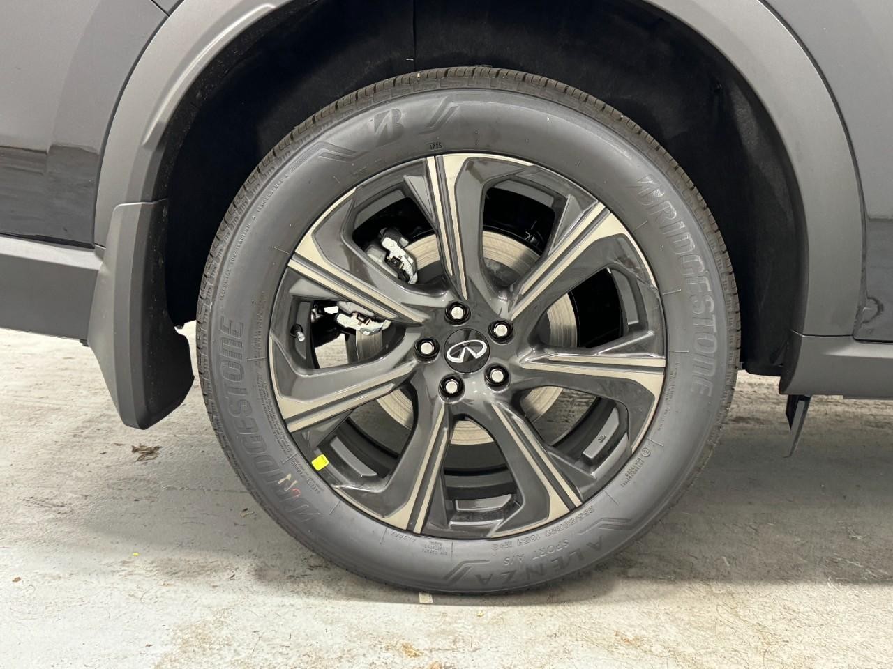 INFINITI QX60 Vehicle Full-screen Gallery Image 5