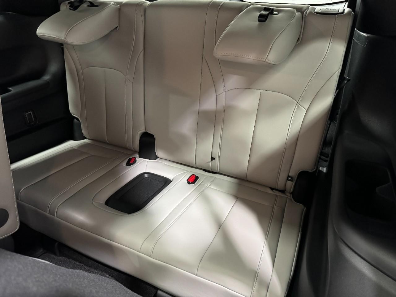 INFINITI QX60 Vehicle Full-screen Gallery Image 8