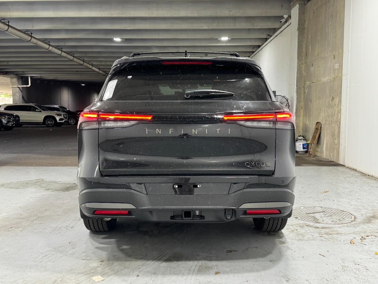 INFINITI QX60 Vehicle Full-screen Gallery Image 10