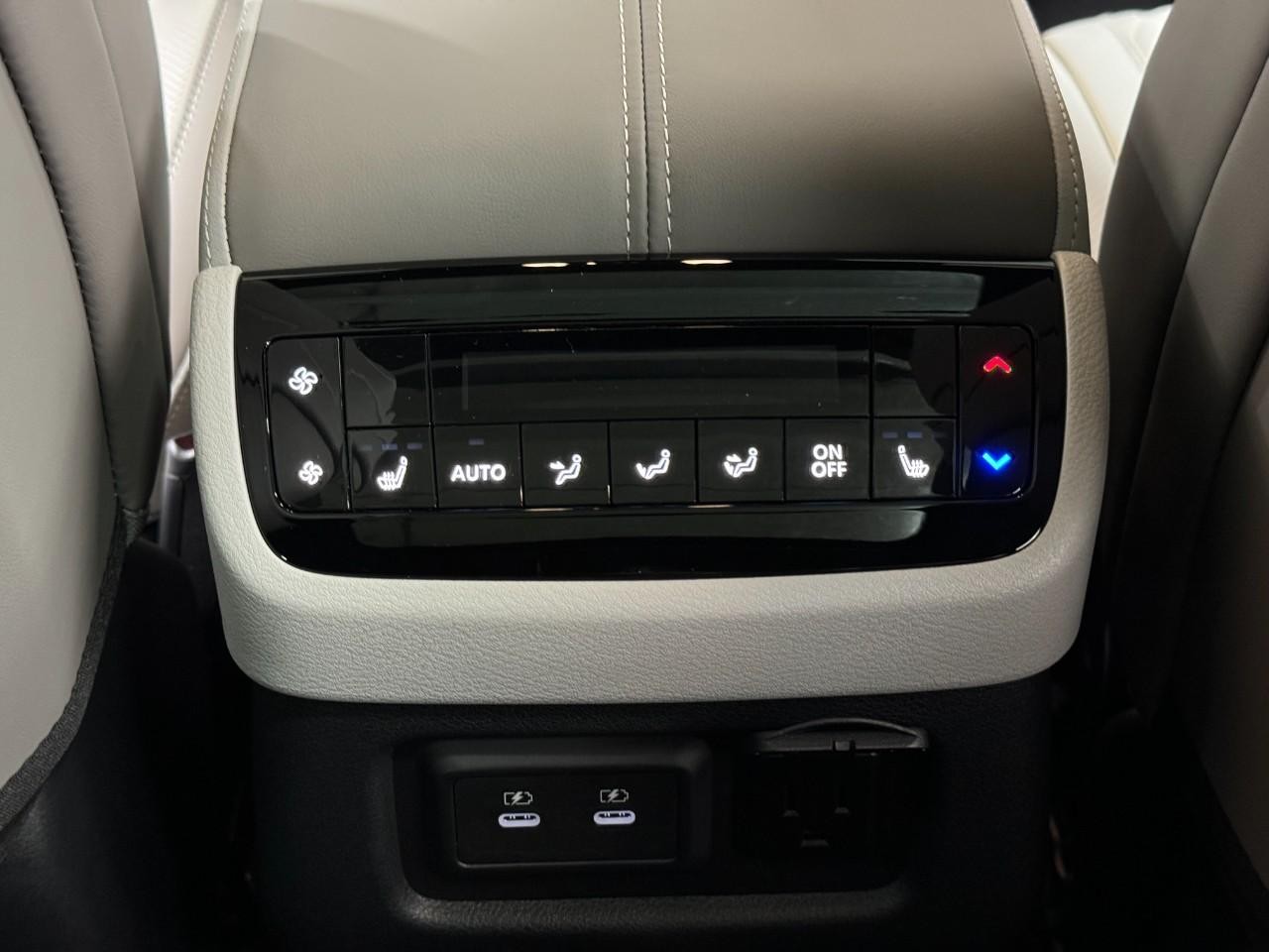 INFINITI QX60 Vehicle Full-screen Gallery Image 13