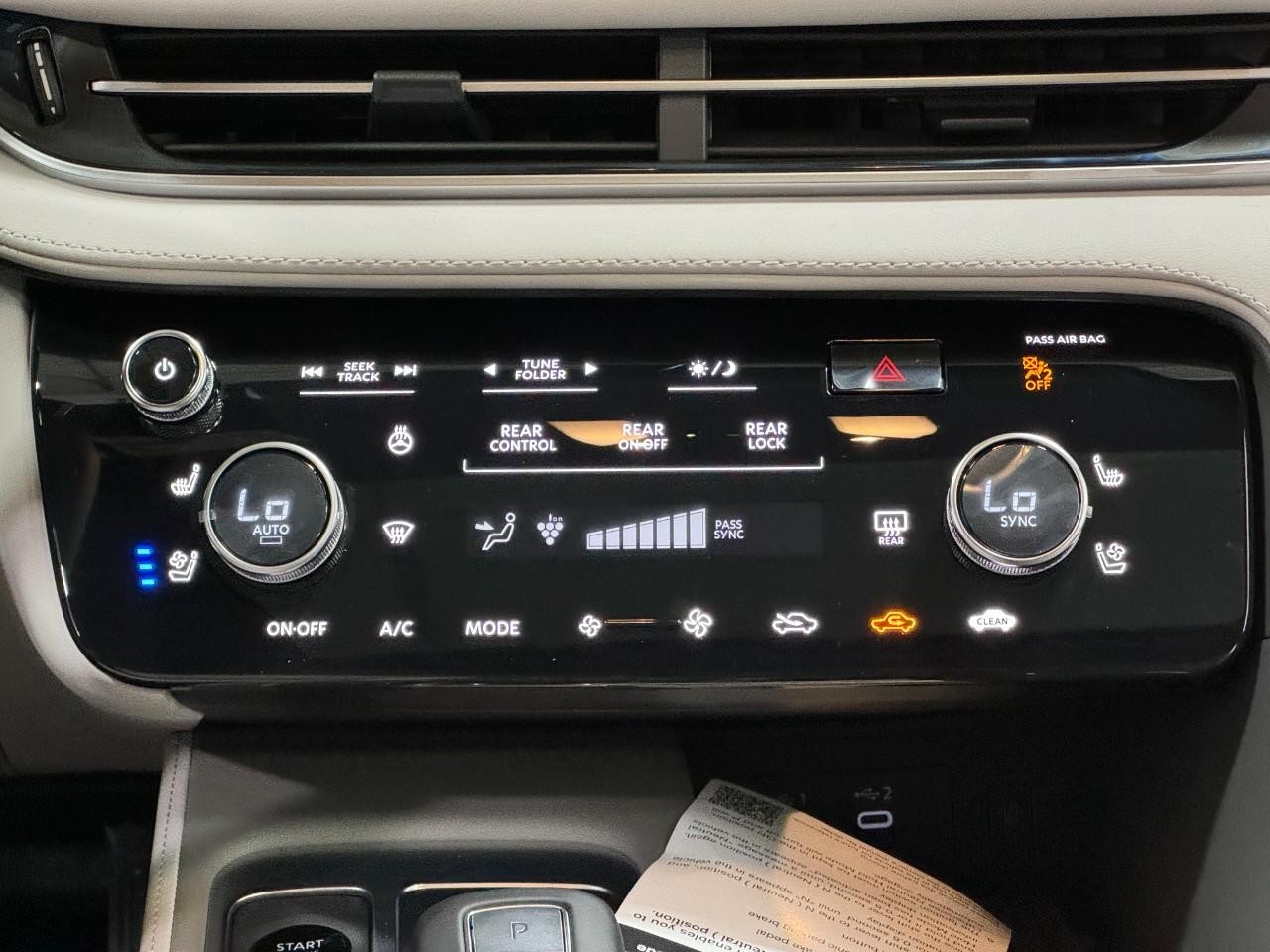 INFINITI QX60 Vehicle Full-screen Gallery Image 18