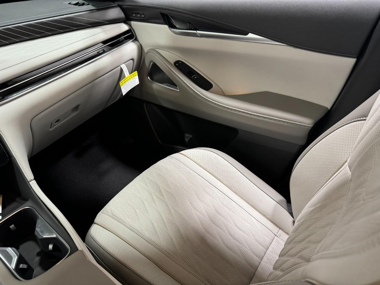 INFINITI QX60 Vehicle Full-screen Gallery Image 20