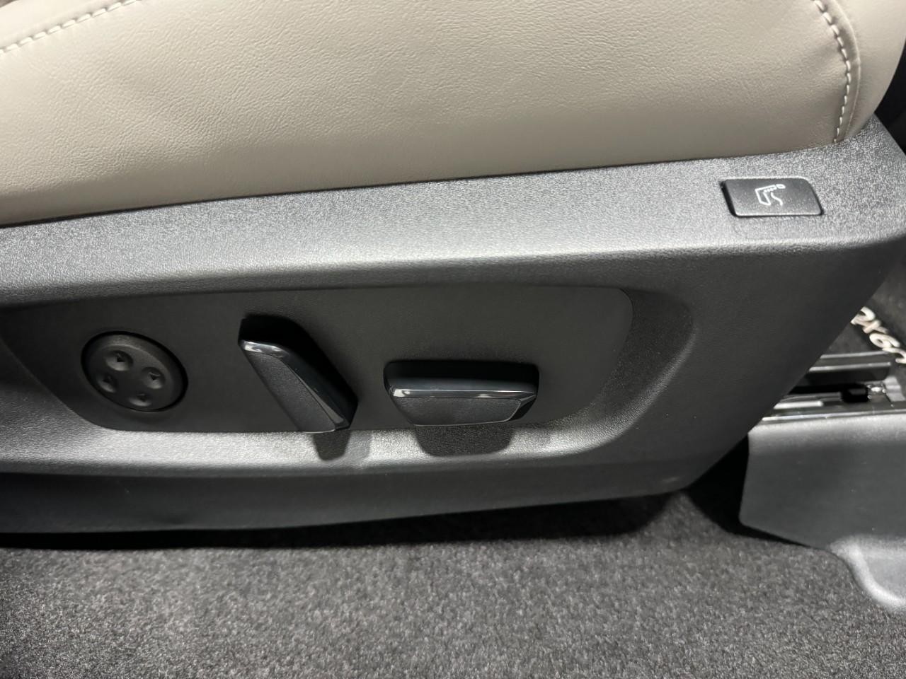 INFINITI QX60 Vehicle Full-screen Gallery Image 23