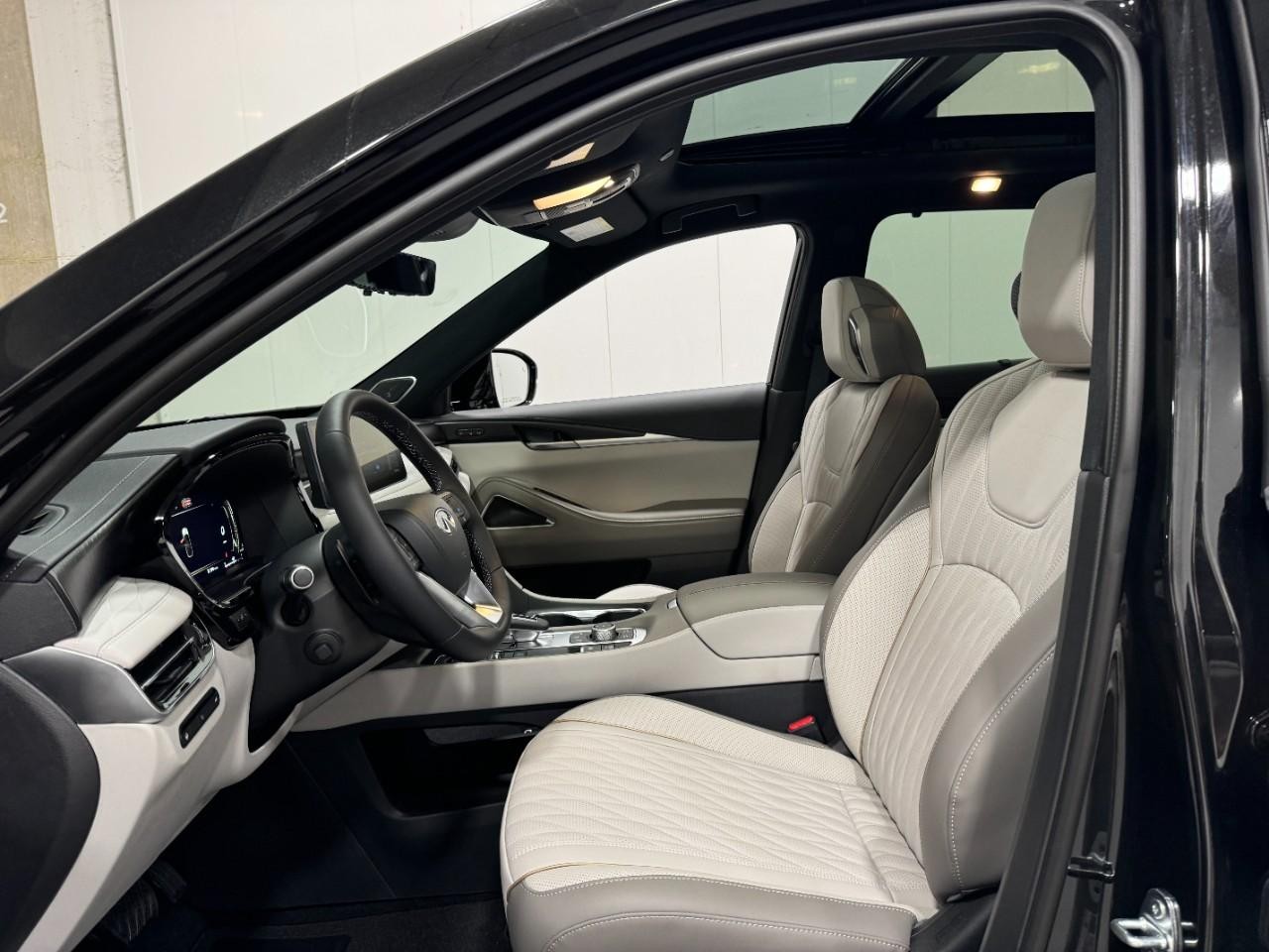 INFINITI QX60 Vehicle Full-screen Gallery Image 29