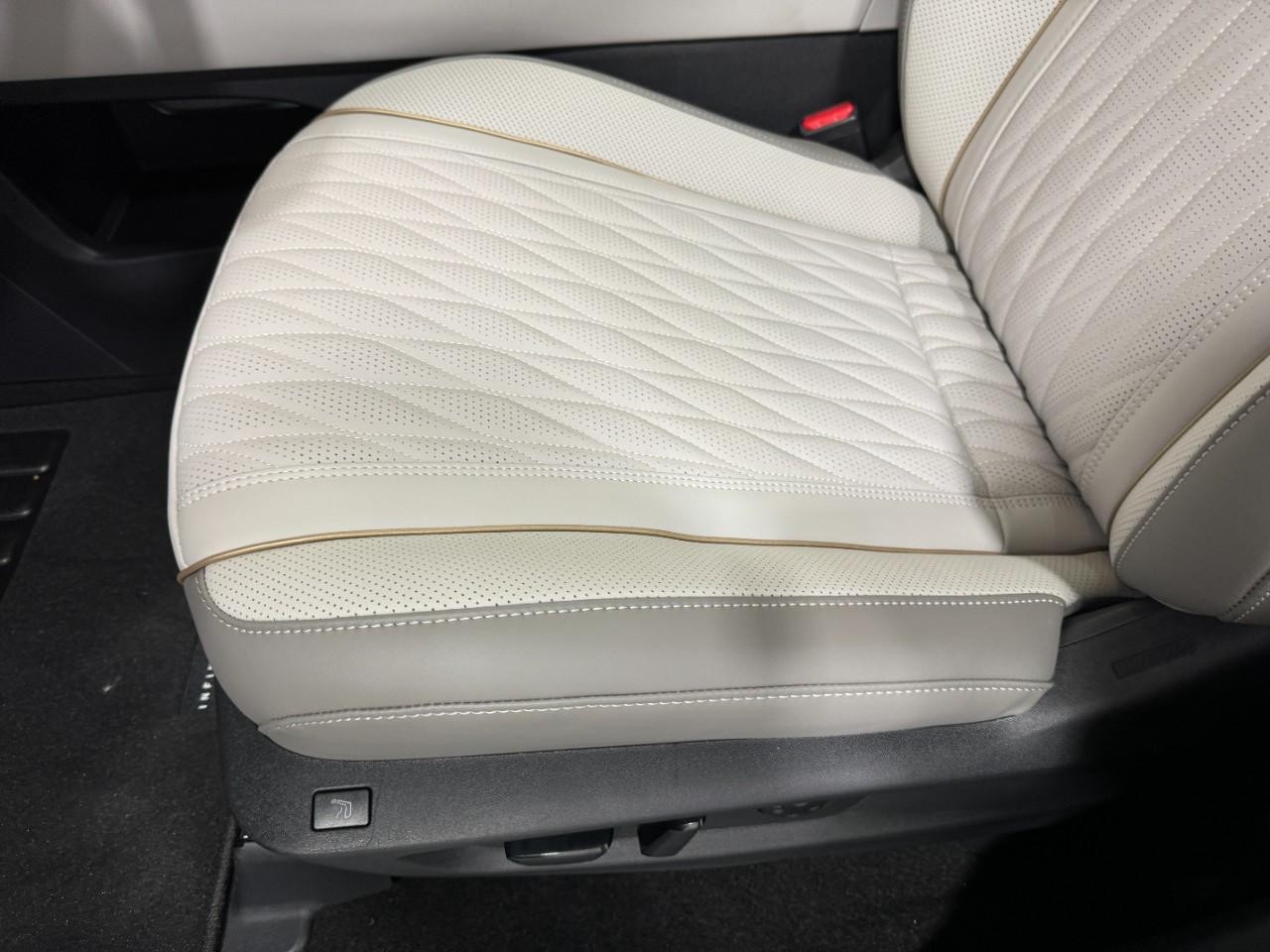 INFINITI QX60 Vehicle Full-screen Gallery Image 30