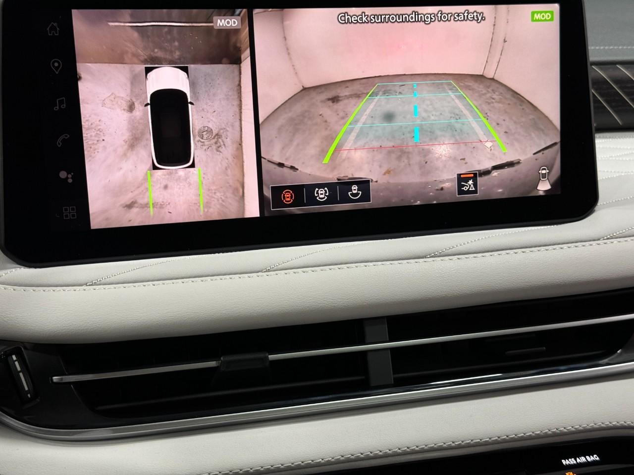 INFINITI QX60 Vehicle Full-screen Gallery Image 35