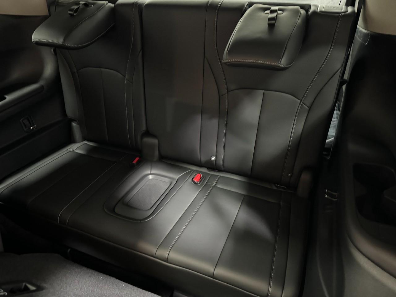 INFINITI QX60 Vehicle Full-screen Gallery Image 8