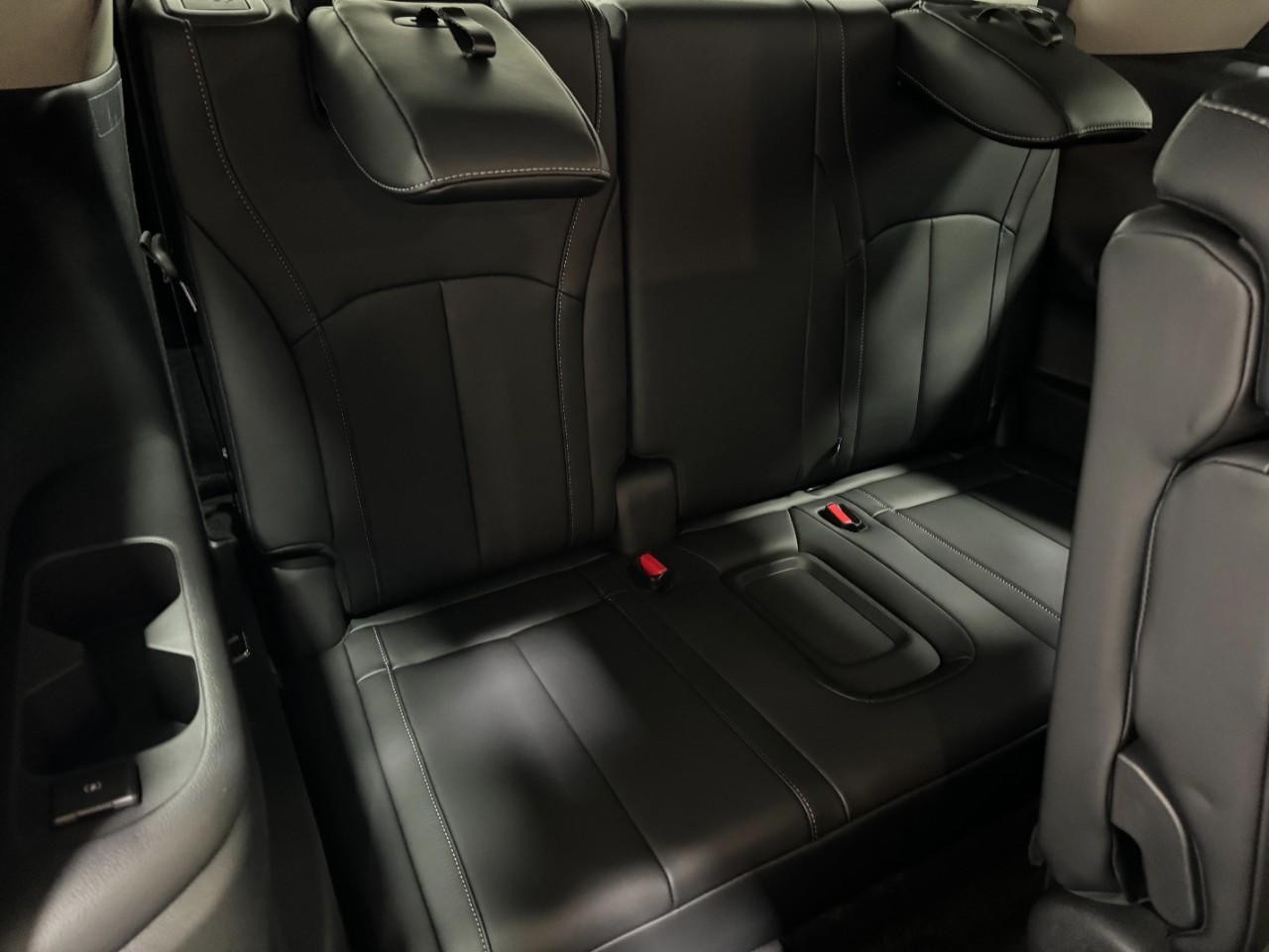 INFINITI QX60 Vehicle Full-screen Gallery Image 11