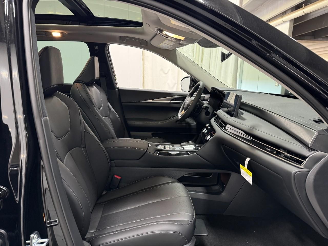 INFINITI QX60 Vehicle Full-screen Gallery Image 21