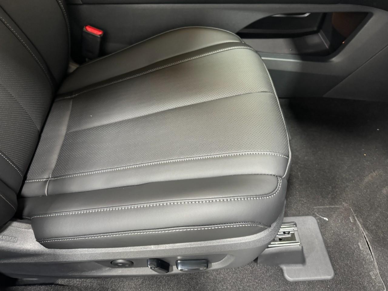 INFINITI QX60 Vehicle Full-screen Gallery Image 22