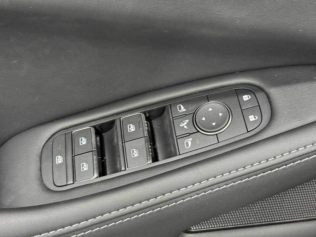 INFINITI QX60 Vehicle Full-screen Gallery Image 26