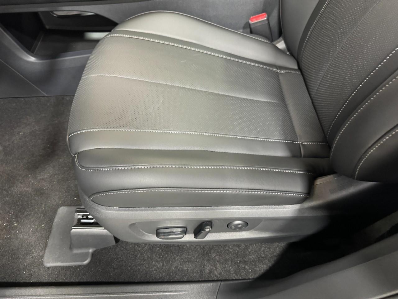 INFINITI QX60 Vehicle Full-screen Gallery Image 28