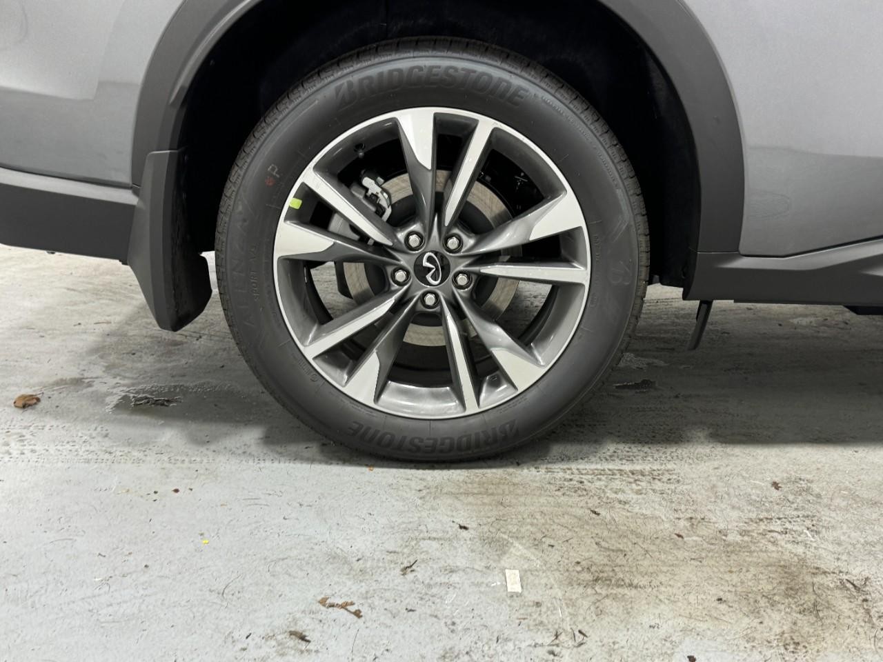 INFINITI QX60 Vehicle Full-screen Gallery Image 5