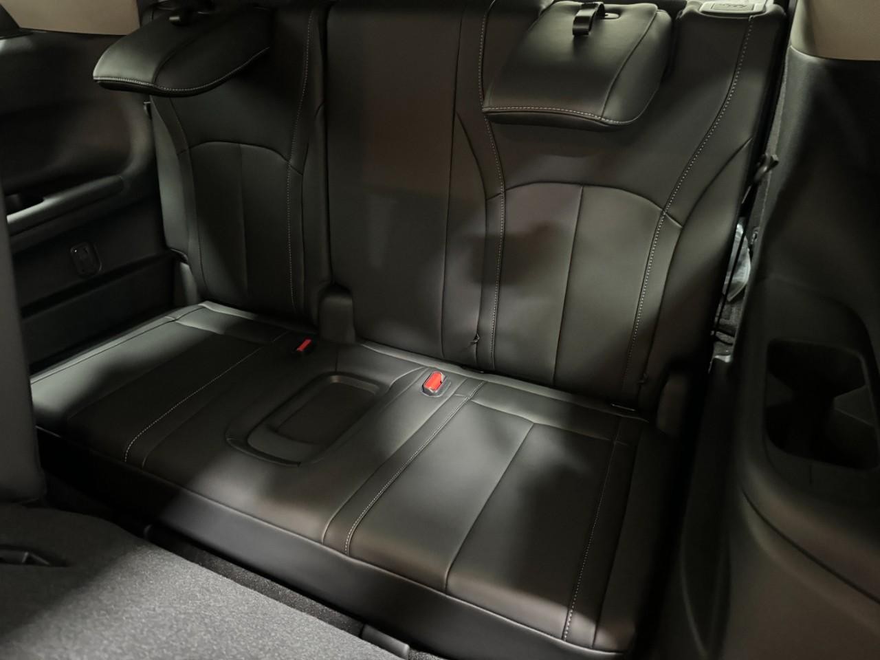 INFINITI QX60 Vehicle Full-screen Gallery Image 8