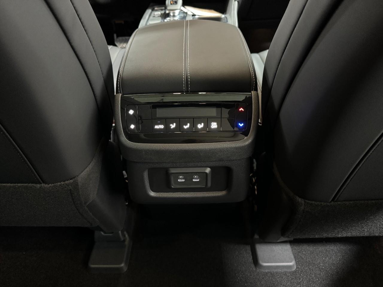 INFINITI QX60 Vehicle Full-screen Gallery Image 13