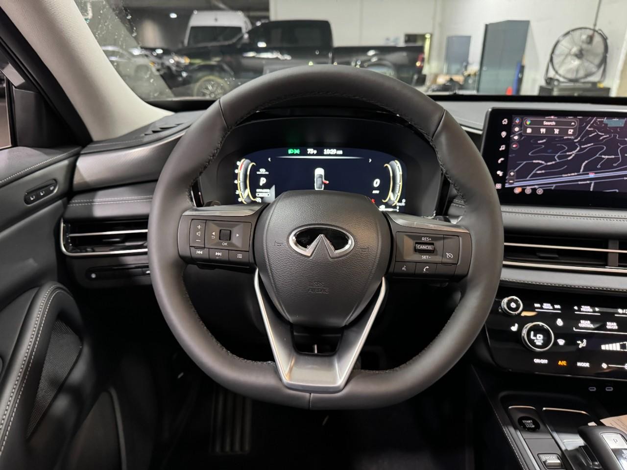 INFINITI QX60 Vehicle Full-screen Gallery Image 16