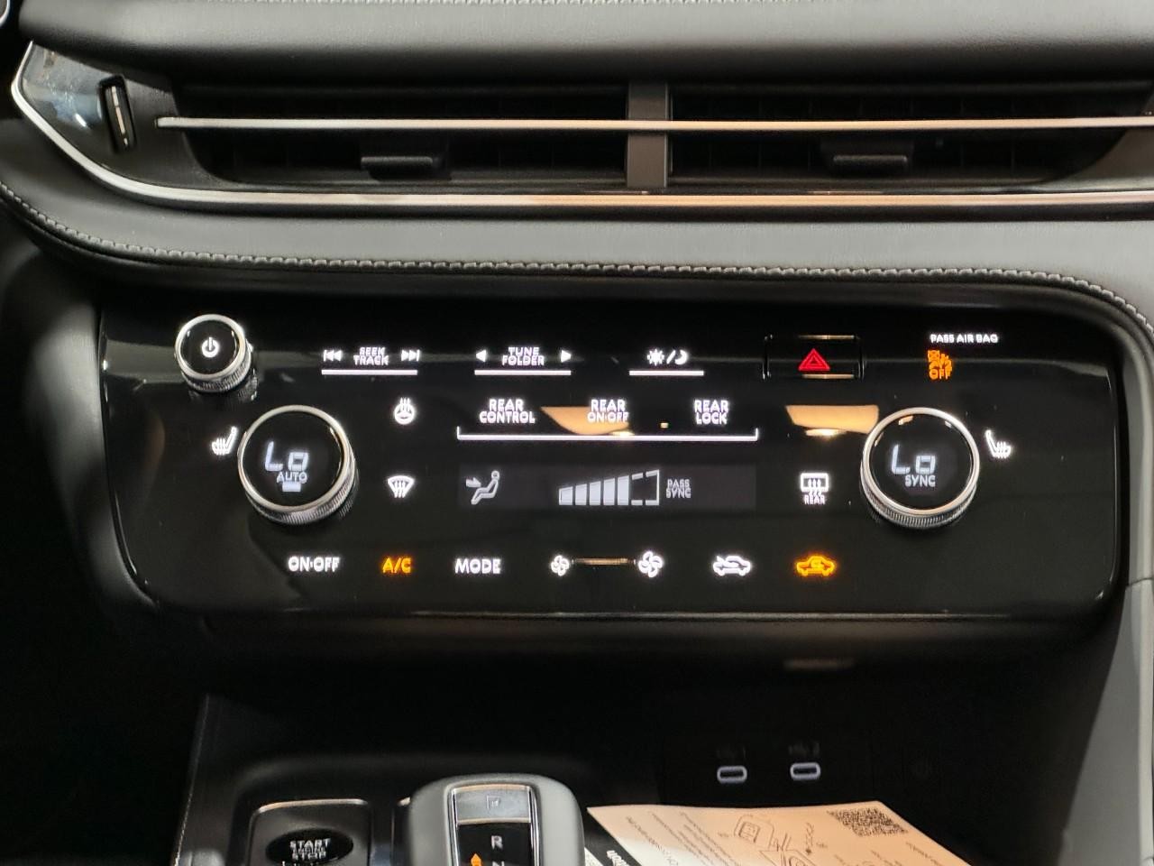 INFINITI QX60 Vehicle Full-screen Gallery Image 18