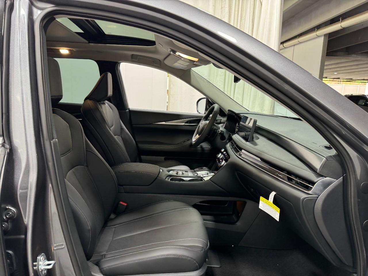 INFINITI QX60 Vehicle Full-screen Gallery Image 21