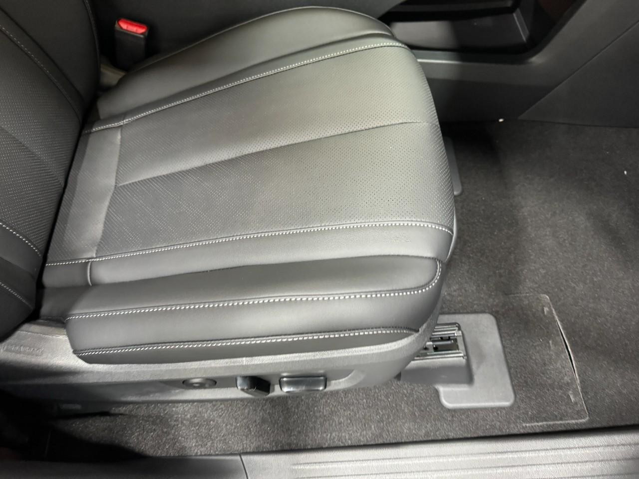 INFINITI QX60 Vehicle Full-screen Gallery Image 22