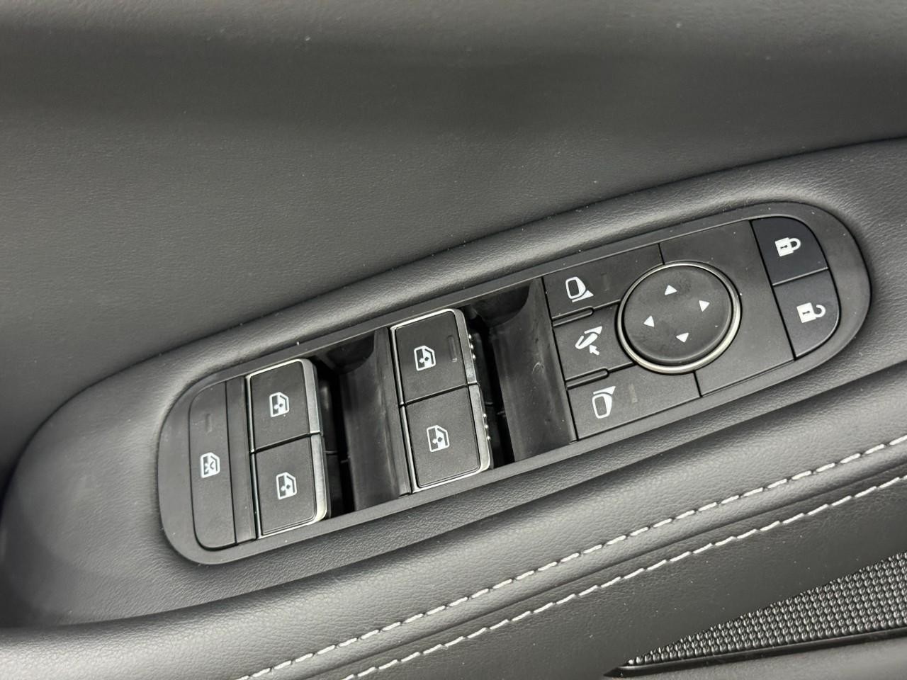 INFINITI QX60 Vehicle Full-screen Gallery Image 26