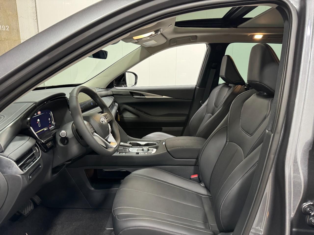 INFINITI QX60 Vehicle Full-screen Gallery Image 27