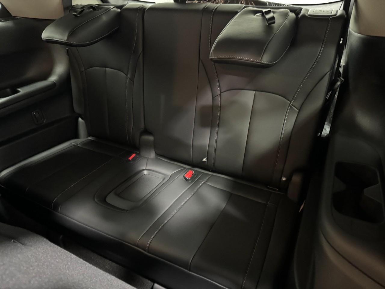 INFINITI QX60 Vehicle Full-screen Gallery Image 8