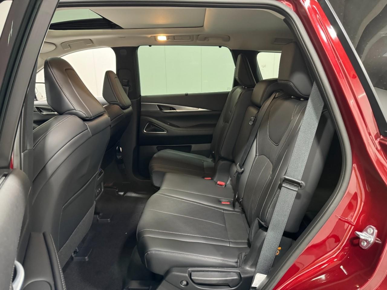 INFINITI QX60 Vehicle Full-screen Gallery Image 9