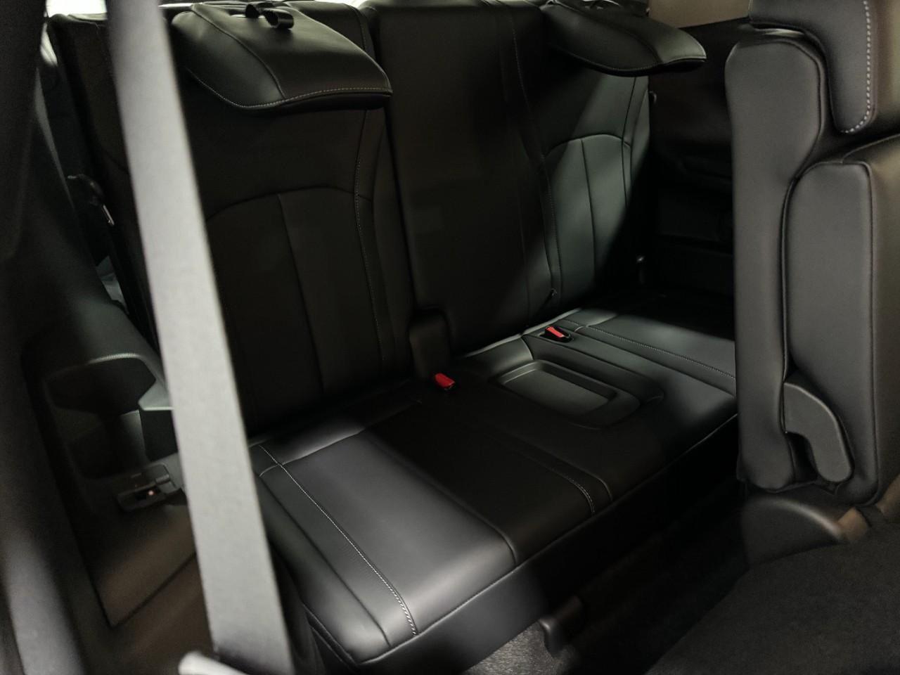 INFINITI QX60 Vehicle Full-screen Gallery Image 11