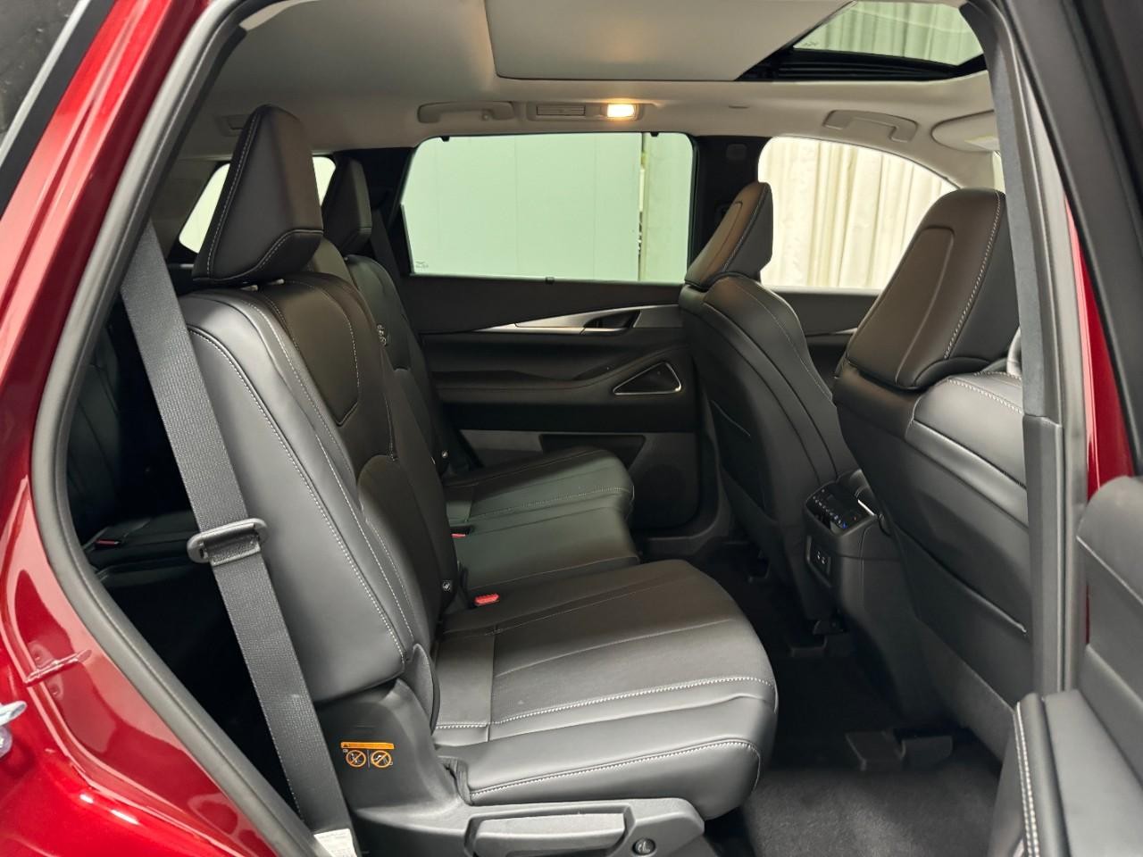 INFINITI QX60 Vehicle Full-screen Gallery Image 12