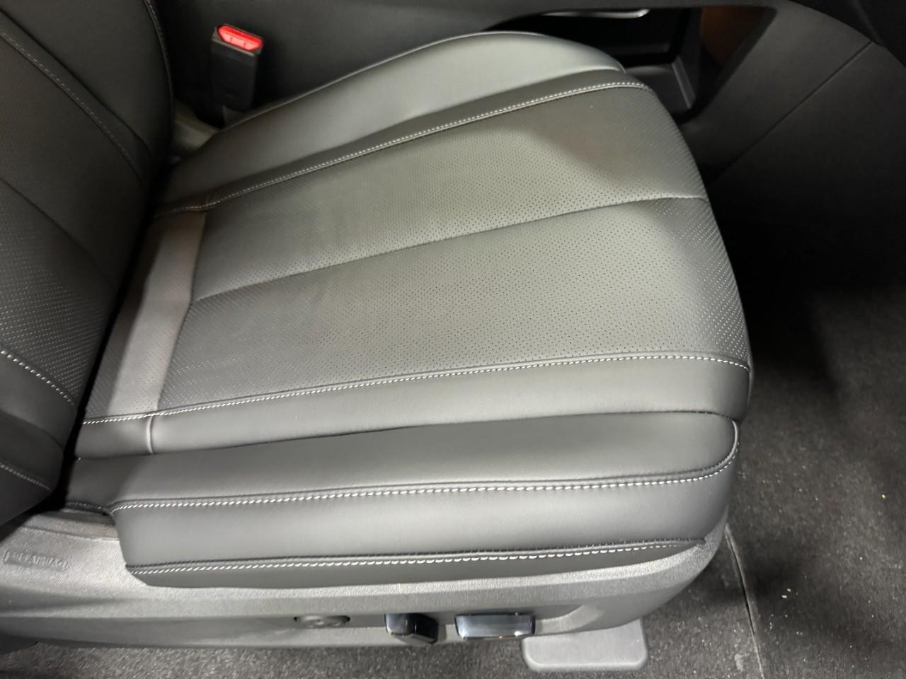 INFINITI QX60 Vehicle Full-screen Gallery Image 22