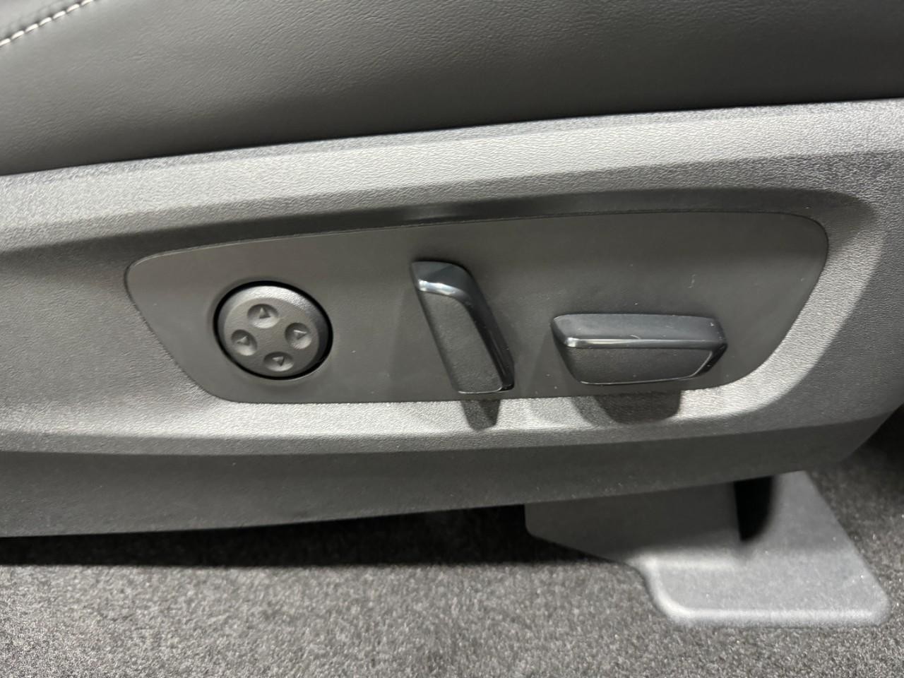 INFINITI QX60 Vehicle Full-screen Gallery Image 23