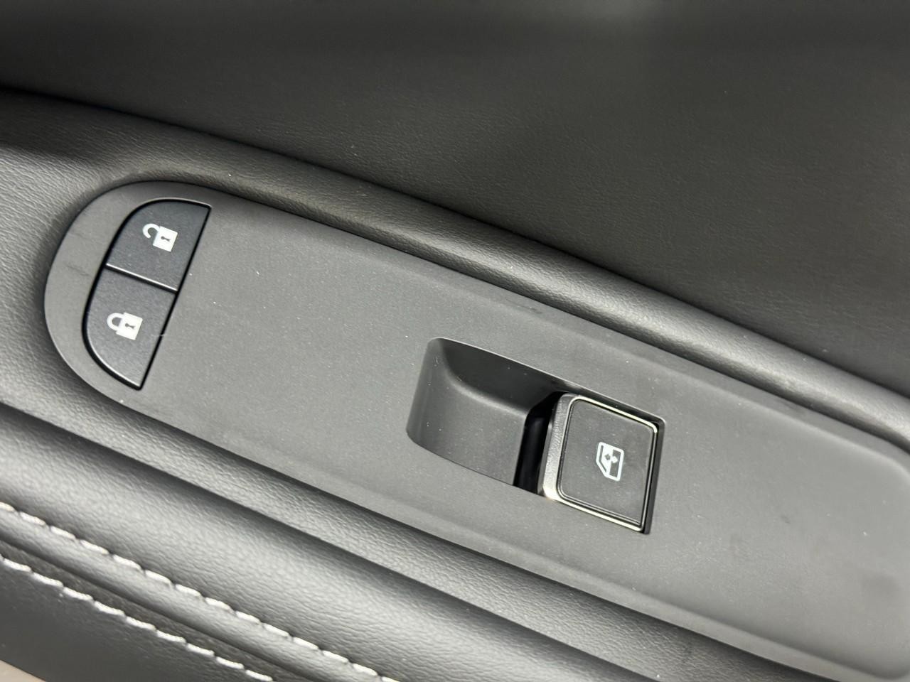 INFINITI QX60 Vehicle Full-screen Gallery Image 24