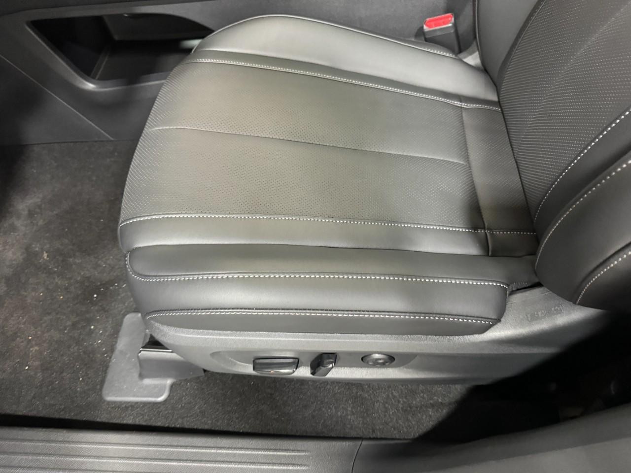 INFINITI QX60 Vehicle Full-screen Gallery Image 29