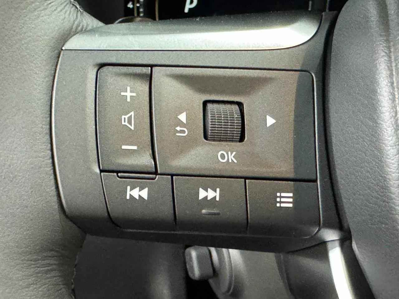 INFINITI QX60 Vehicle Full-screen Gallery Image 32