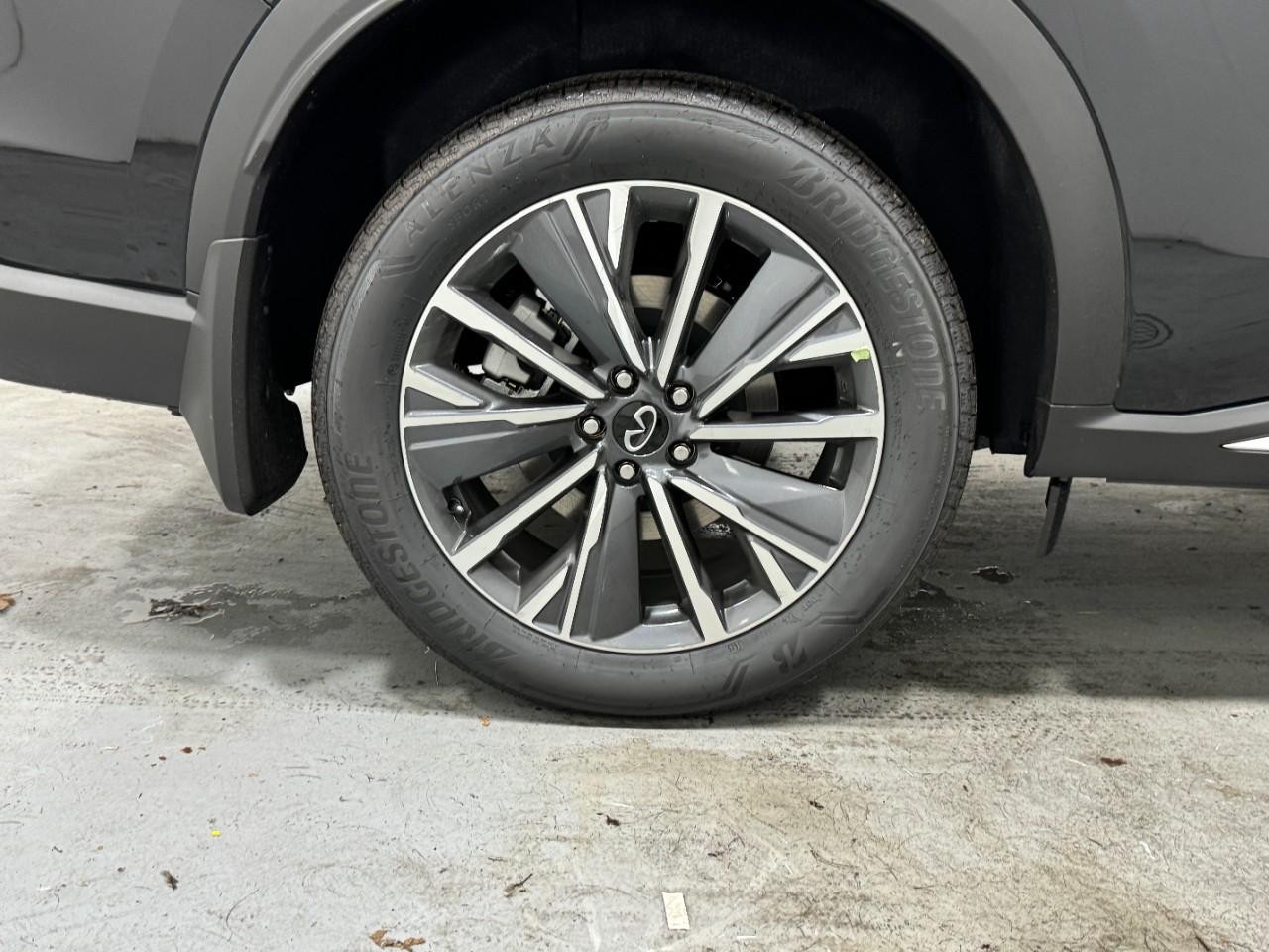 INFINITI QX60 Vehicle Full-screen Gallery Image 5