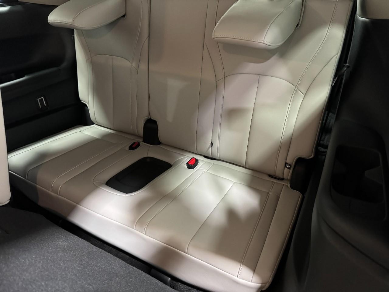 INFINITI QX60 Vehicle Full-screen Gallery Image 8