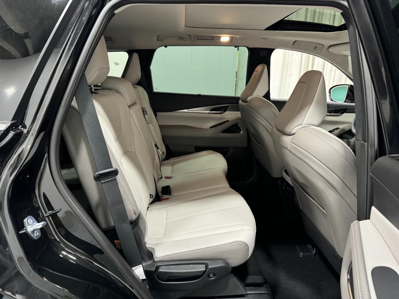 INFINITI QX60 Vehicle Full-screen Gallery Image 12