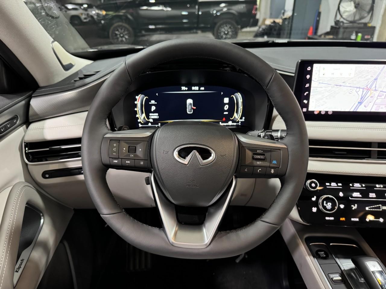 INFINITI QX60 Vehicle Full-screen Gallery Image 16