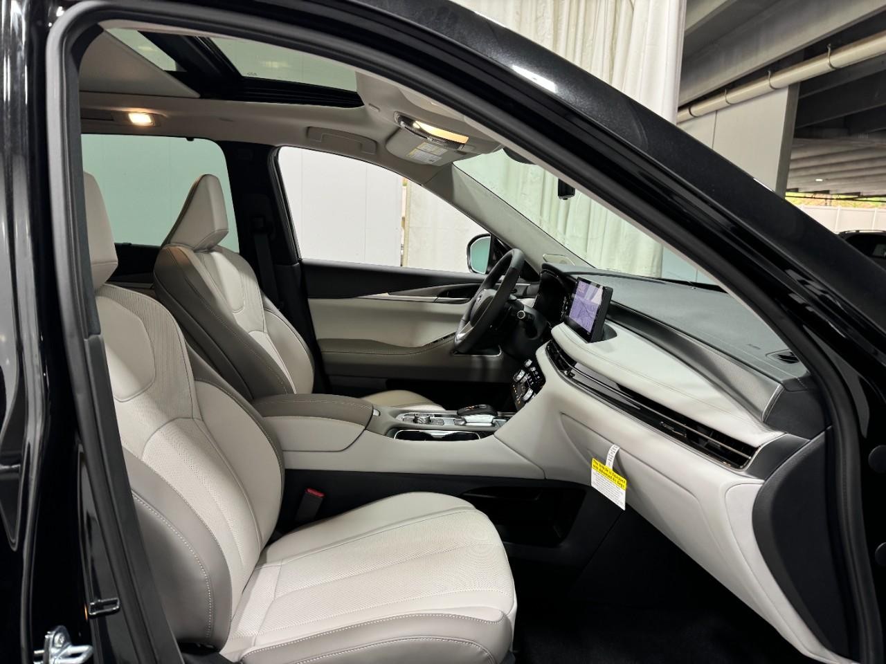 INFINITI QX60 Vehicle Full-screen Gallery Image 21