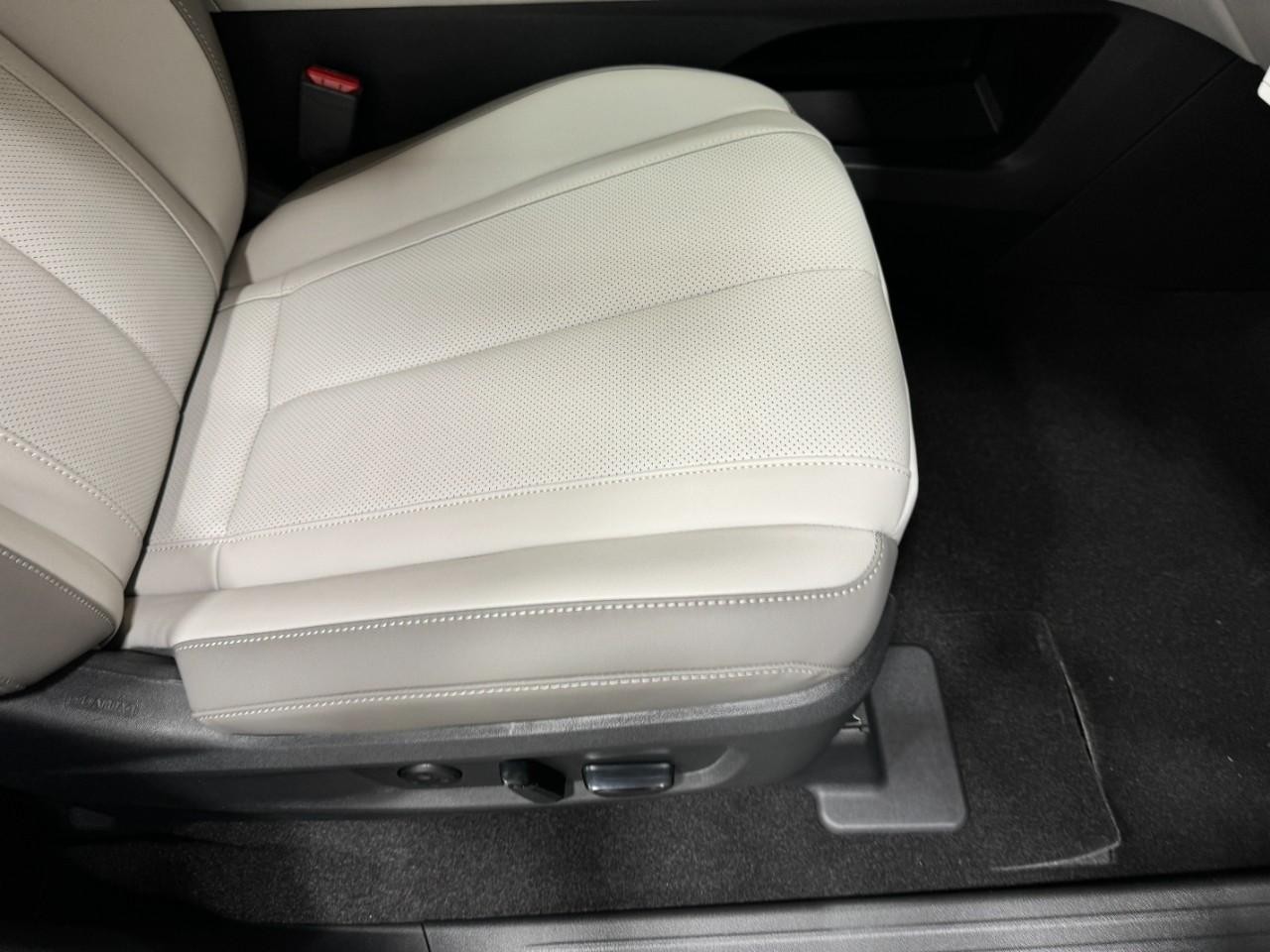 INFINITI QX60 Vehicle Full-screen Gallery Image 22