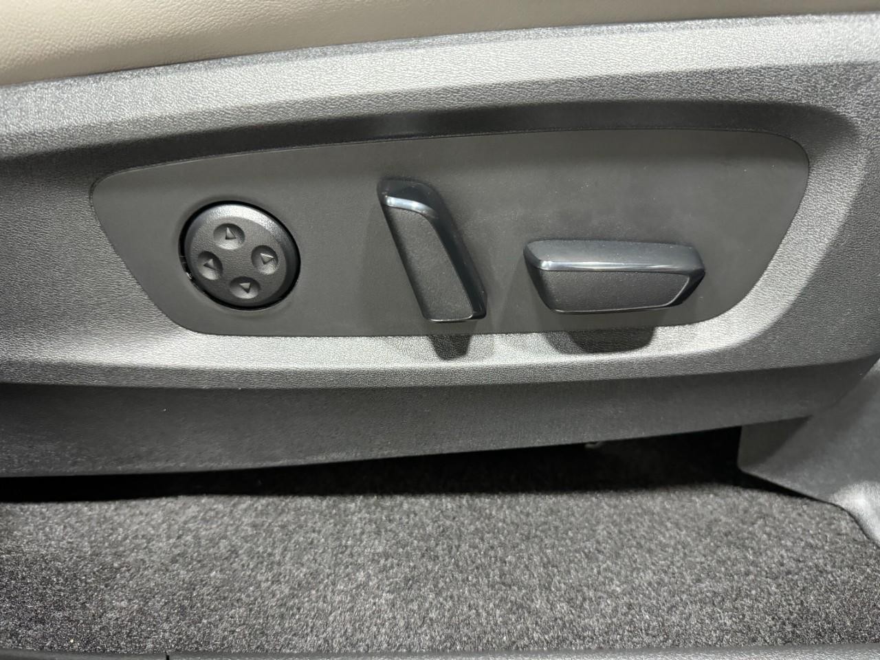 INFINITI QX60 Vehicle Full-screen Gallery Image 23